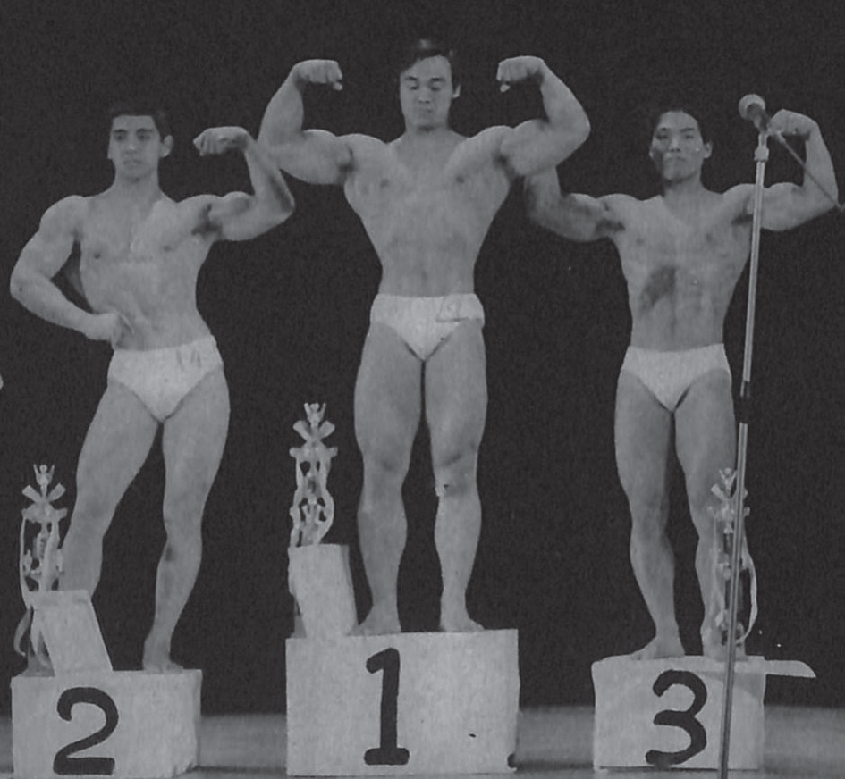 1976年 全日本学生ボディ優勝時。中央が石井直方（月刊ボディビルディング1977年1月号）